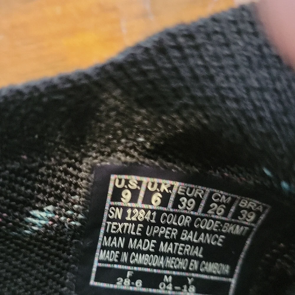 Sketchers Patterned Sneakers - Picture 3 of 7